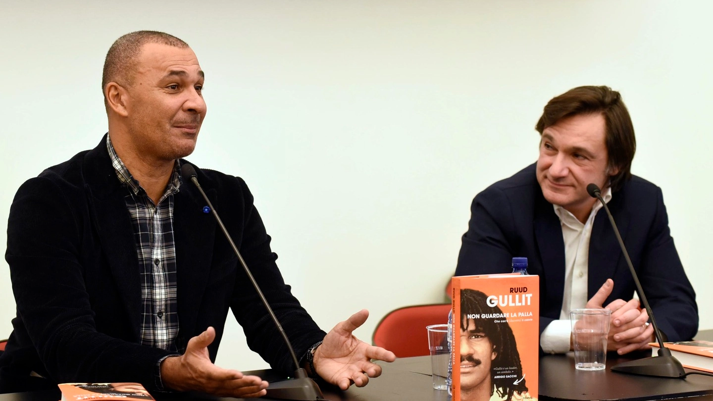 Ruud Gullit presenta il suo libro, accanto Fabio Caressa