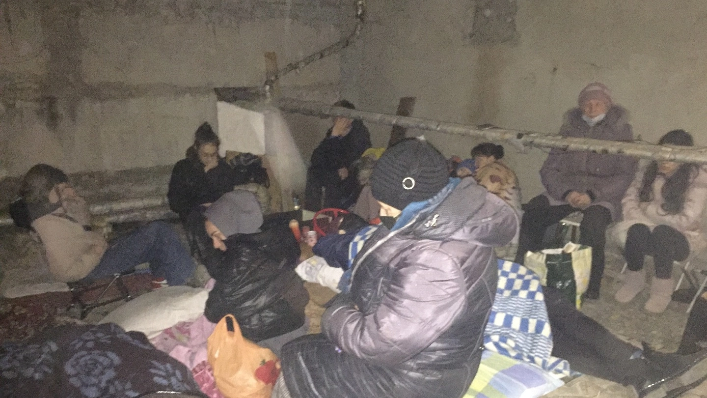 La gente di Nikolaev si è rifugiata nelle cantine e teme di essere bombardata