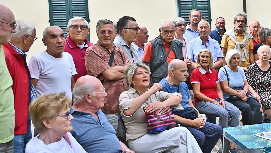 La manifestazione contro lo sfratto della bocciofila La manifestazione contro lo sfratto della bocciofila