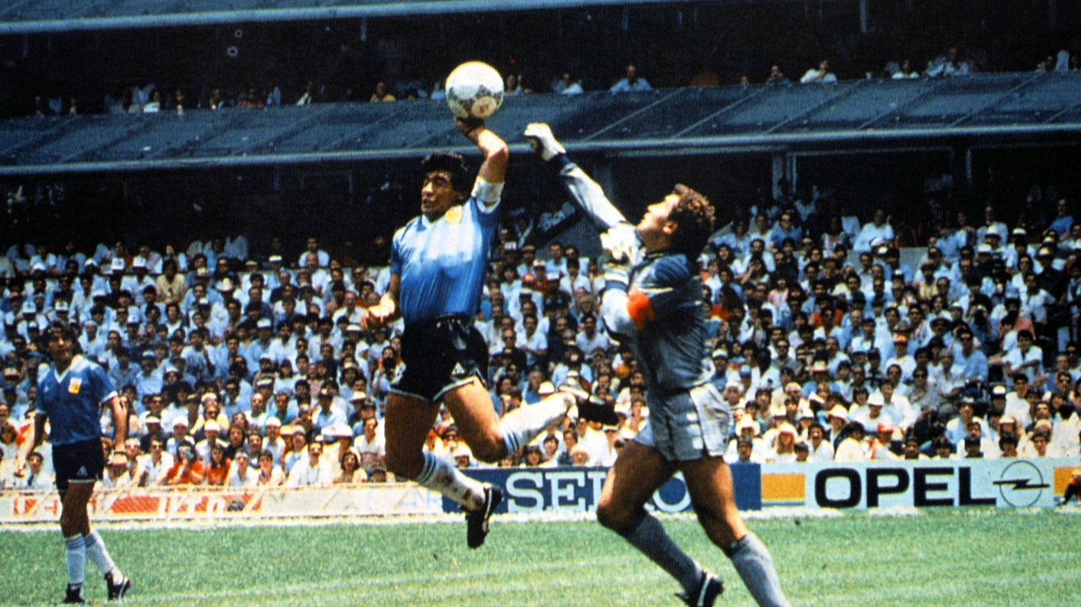 Il gol di mano segnato da Maradona al Mondiale di Messico 1986 (Alive)