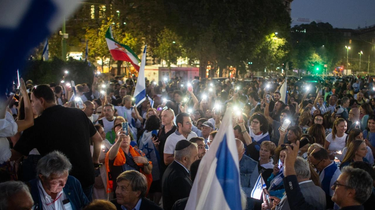 Via le bandiere, resta la polemica. Sala attacca Jarach: "Fa politica". Meghnagi accusa M5S: antisemiti