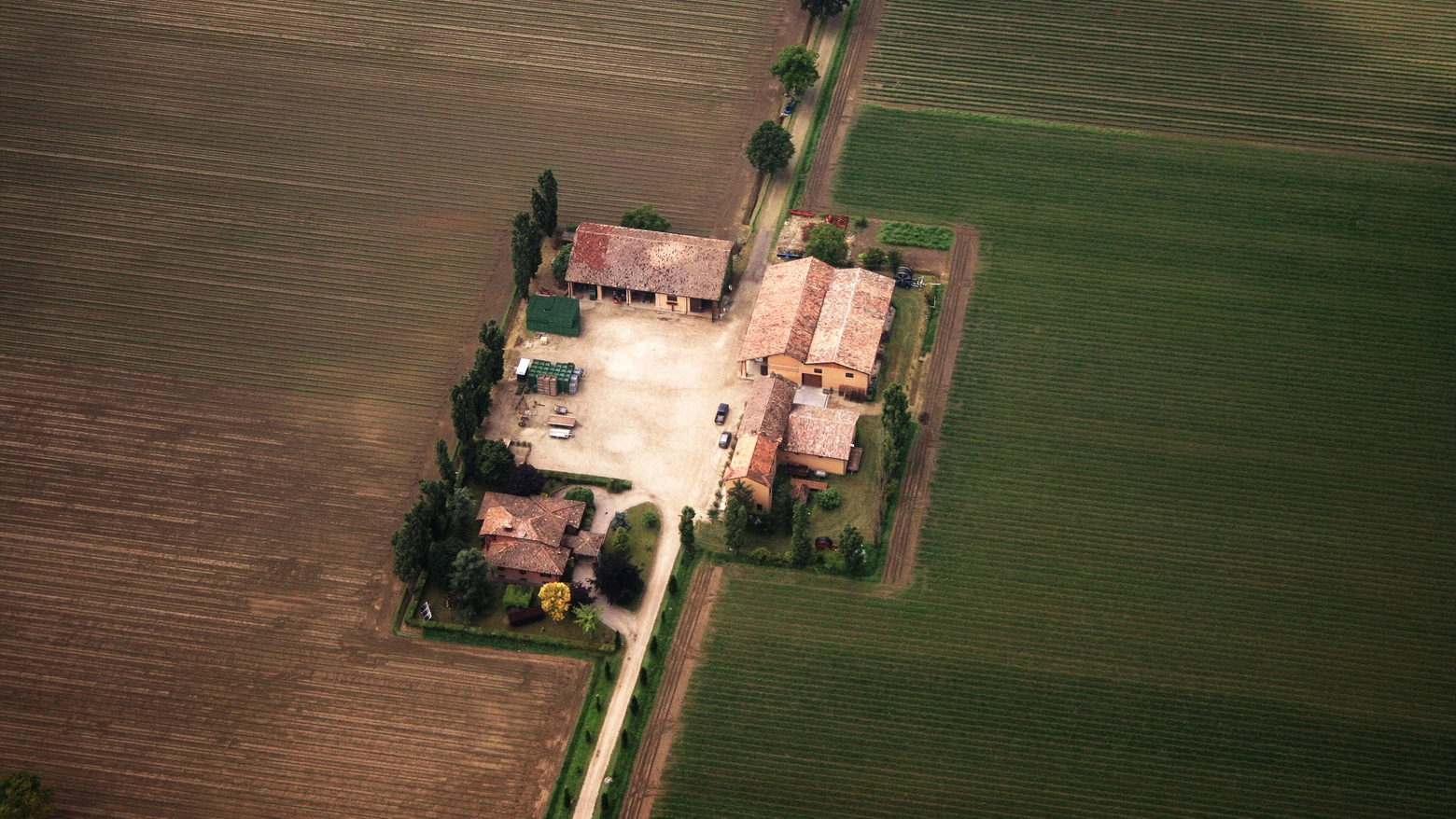 Una cascina della campagna pavese (foto d'archivio)