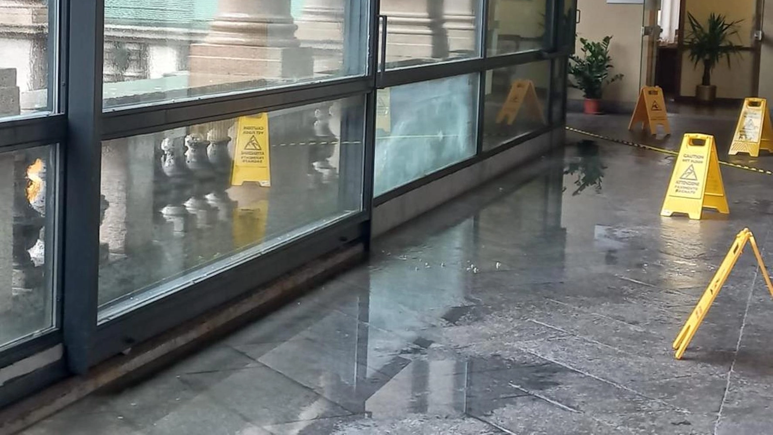 Allagamenti al tribunale di Monza Allagamenti al tribunale di Monza