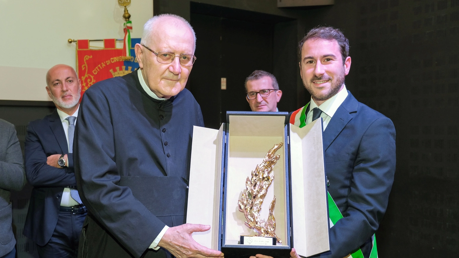 Don Luigi Lesmo insieme al sindaco Ghilardi
