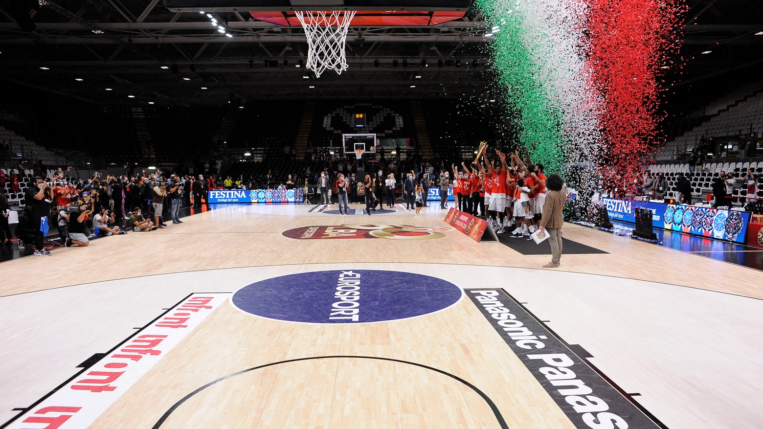 Basket, Olimpia Milano: la Supercoppa è biancorossa