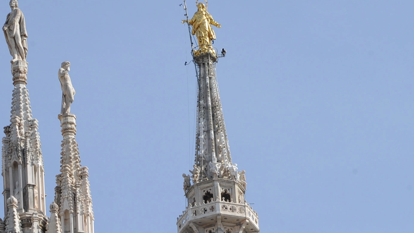 La Madonnina del Duomo di Milano (Newpress)