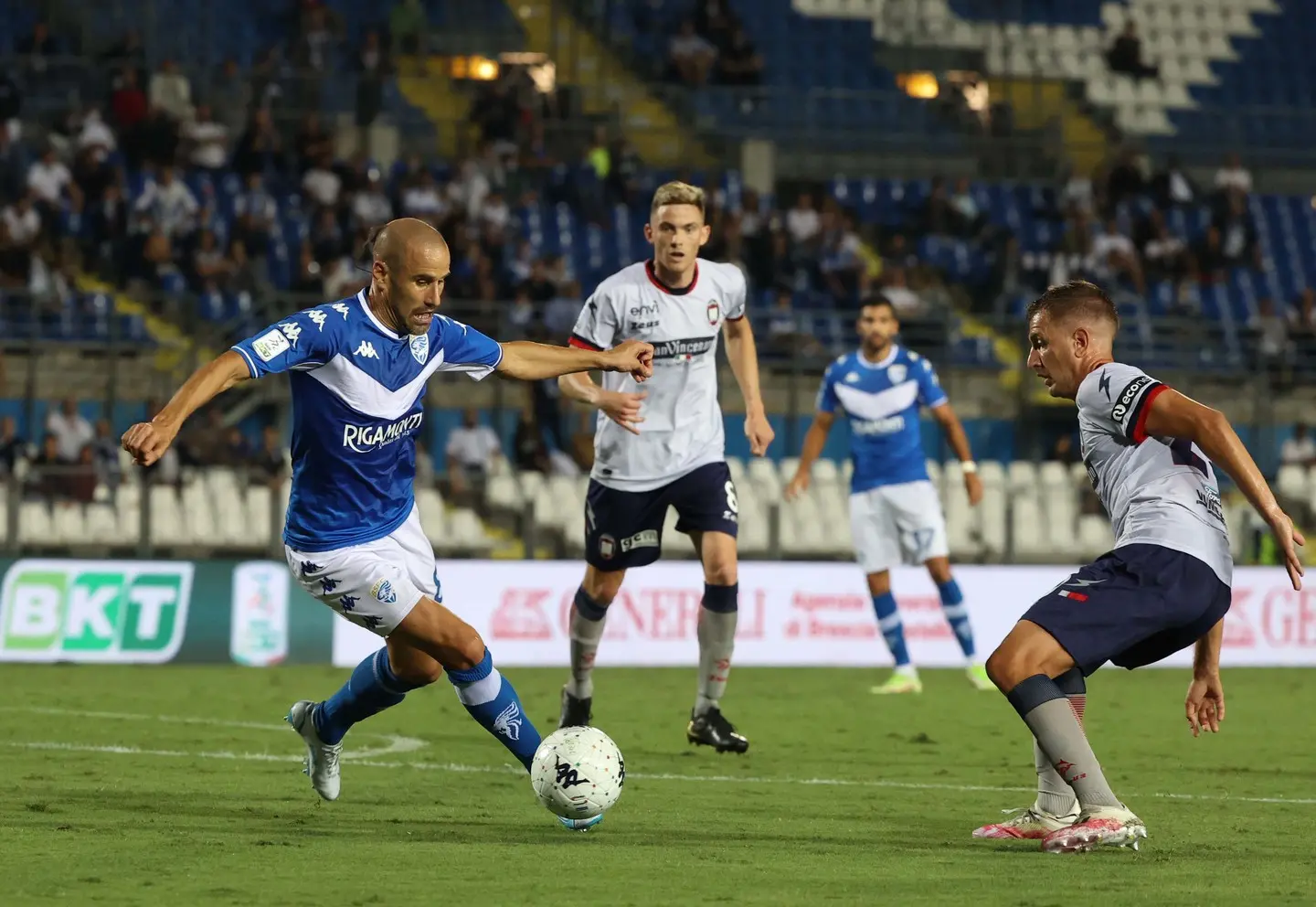 Pirateria audiovisiva: bloccati servizi streaming che trasmettevano le partite di Serie B
