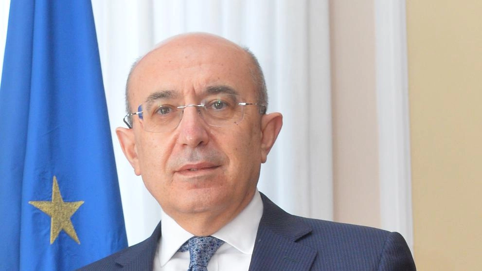 Il prefetto di Varese Salvatore Pasquariello mette in guardia contro le truffe Il prefetto di Varese Salvatore Pasquariello mette in guardia contro le truffe