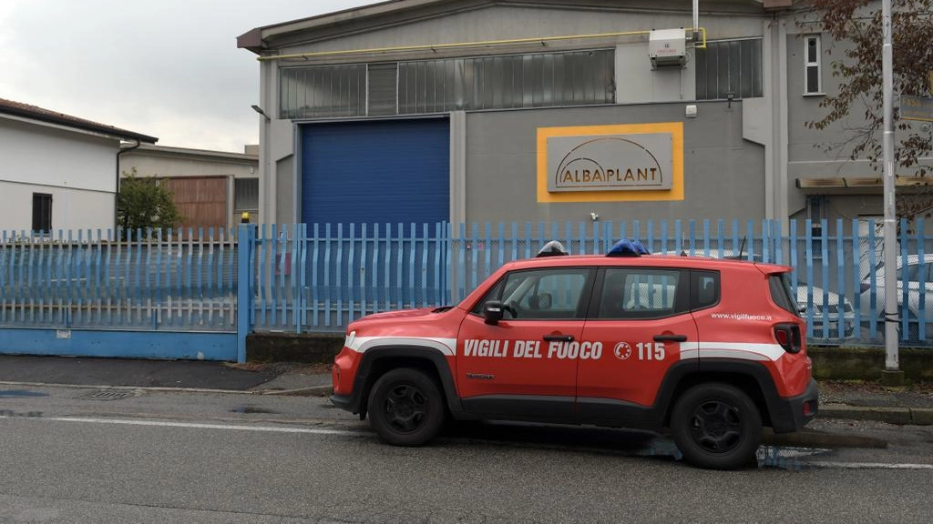 L'intervento dei Vigili del Fuoco all'Albaplant di Pessano con Bornago (foto Canali)