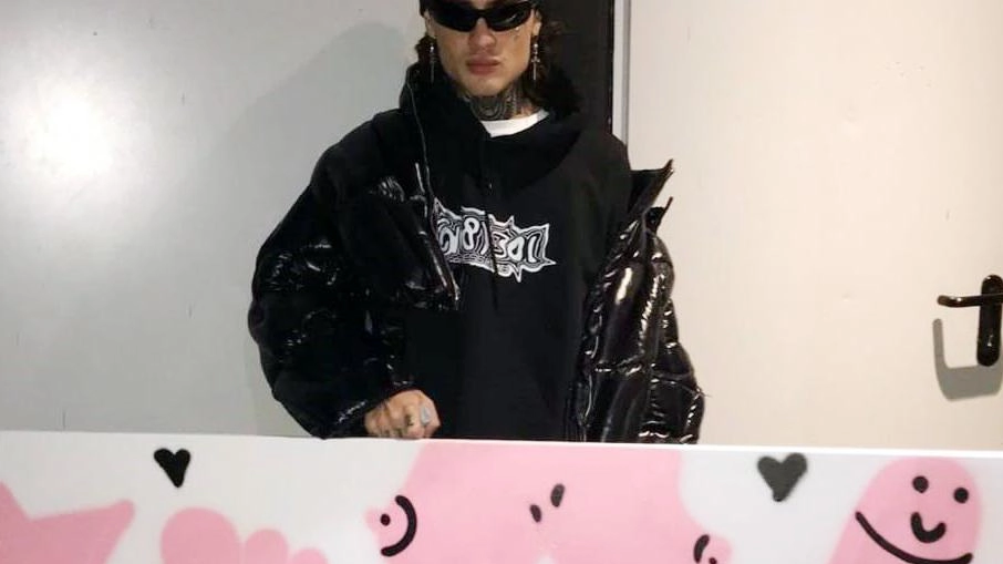 Street art solidali, ecco l’opera di Rosa Chemical che andrà all’asta Street art solidali, ecco l’opera di Rosa Chemical che andrà all’asta