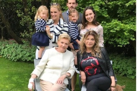 Foto di famiglia per Michelle Hunziker (Instagram)