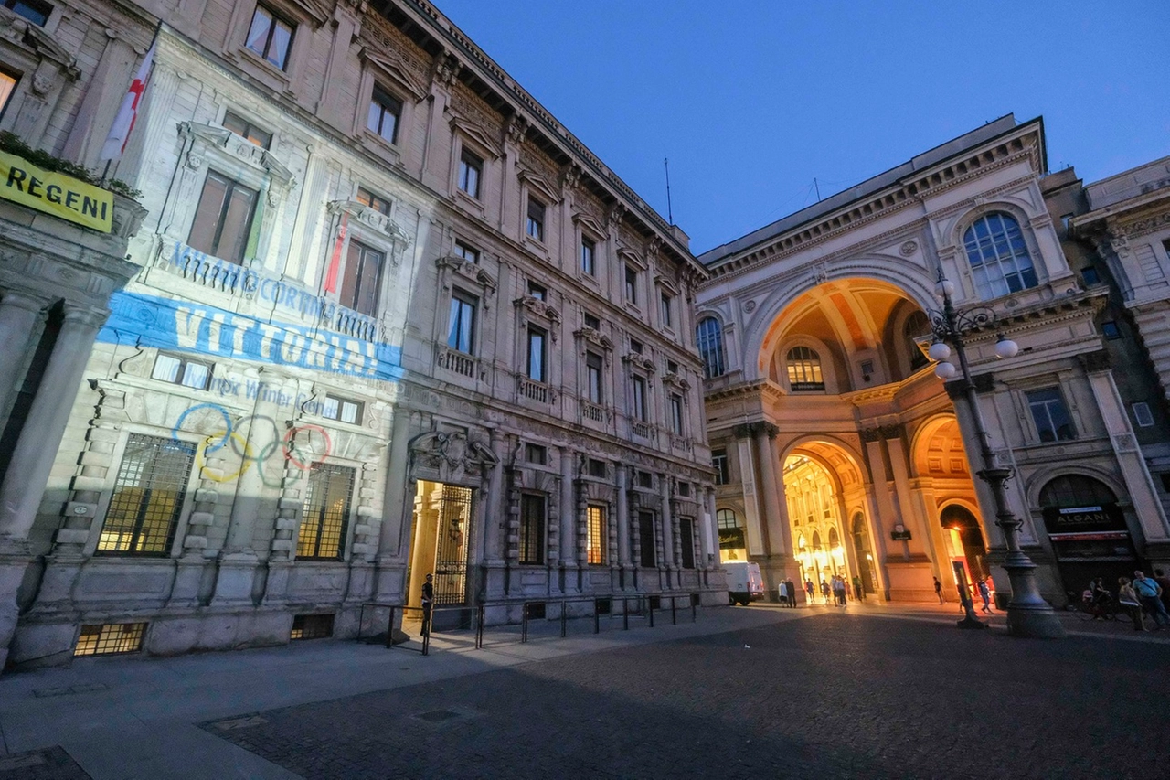 Palazzo Marino festeggia le Olimpiadi 2026 