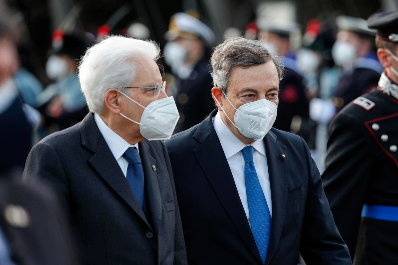 Mario Draghi con Sergio Mattarella (Ansa)