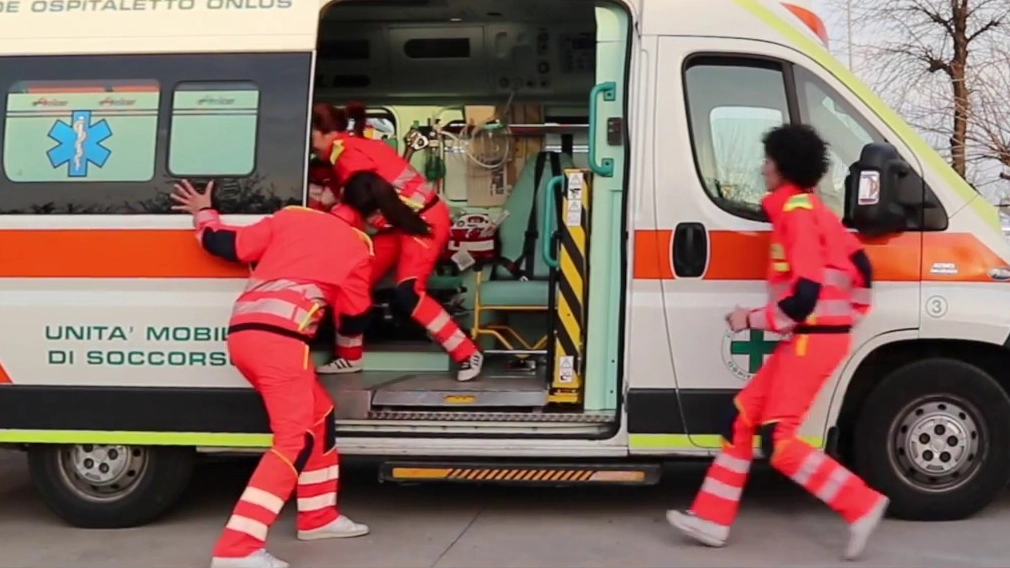 Sul posto è arrivata immediatamente l'ambulanza (foto d'archivio)