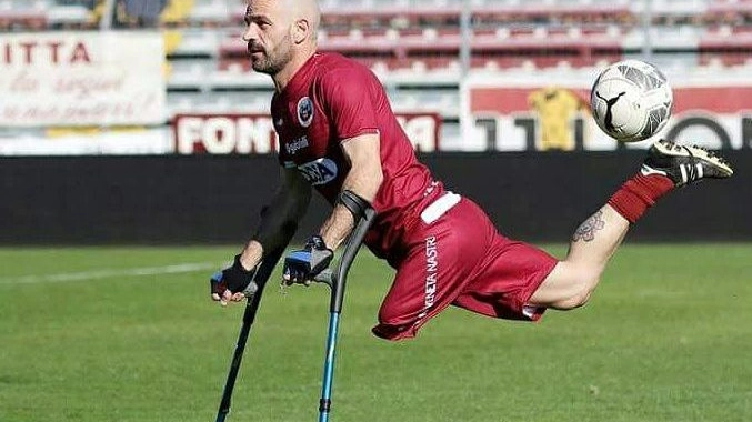 Daniele Piana, 38 anni, attaccante della nazionale, in azione di gioco