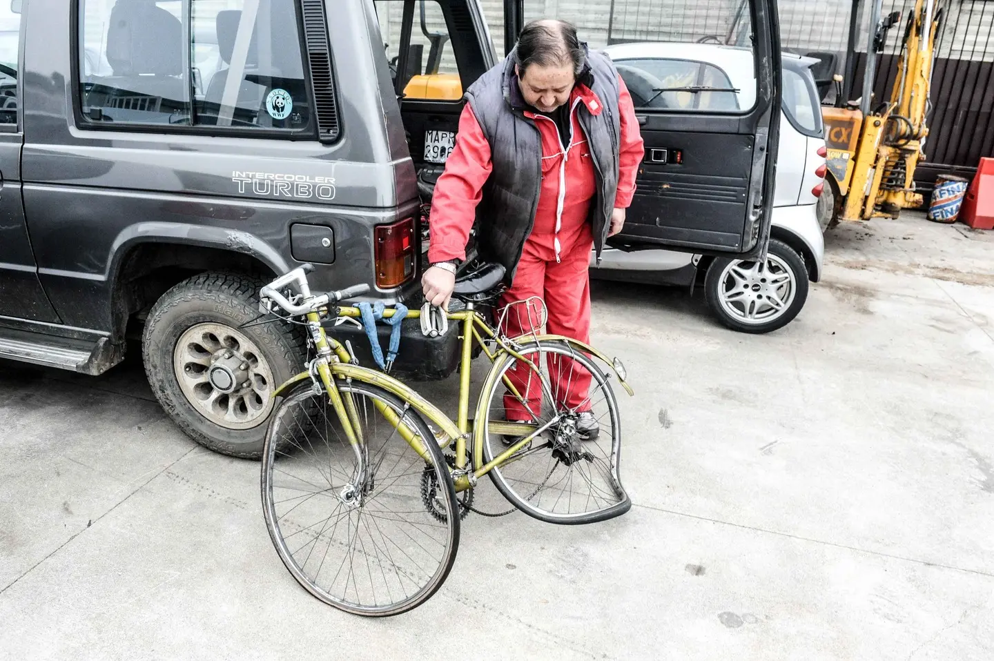 Incidente a Busto, morto ciclista investito dal camion