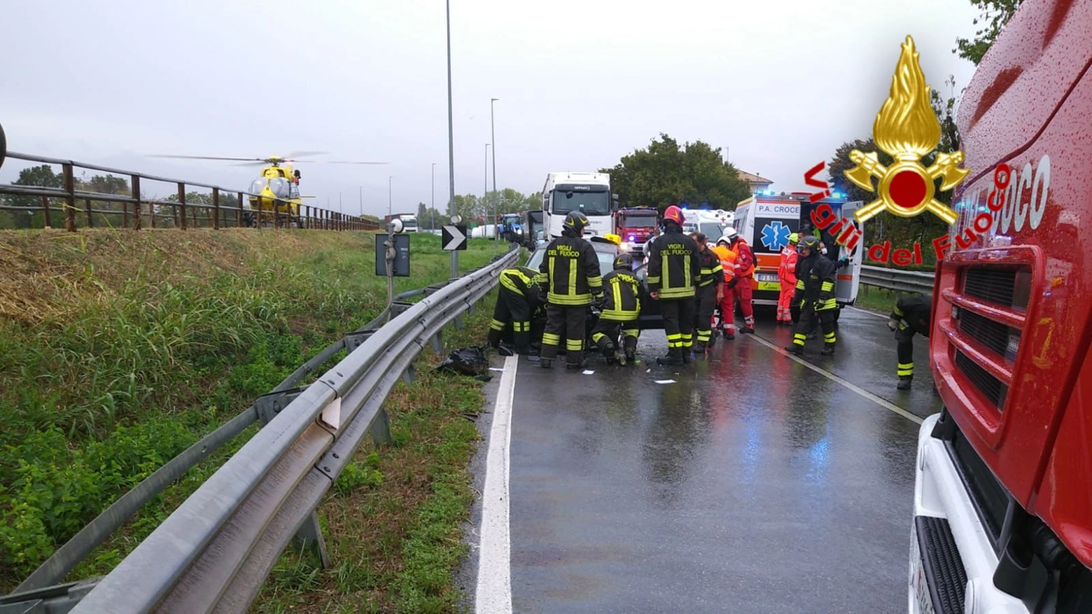 Un incidente avvenuto alla cosiddetta "curva della morte" (Archivio) Un incidente avvenuto alla cosiddetta "curva della morte" (Archivio)