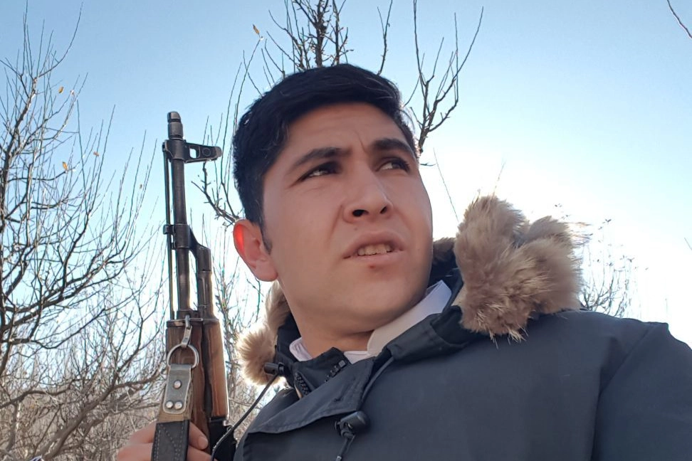 Alem a 16 anni durante la fuga in Pakistan