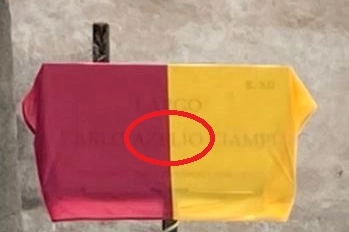 La targa rimasta coperta