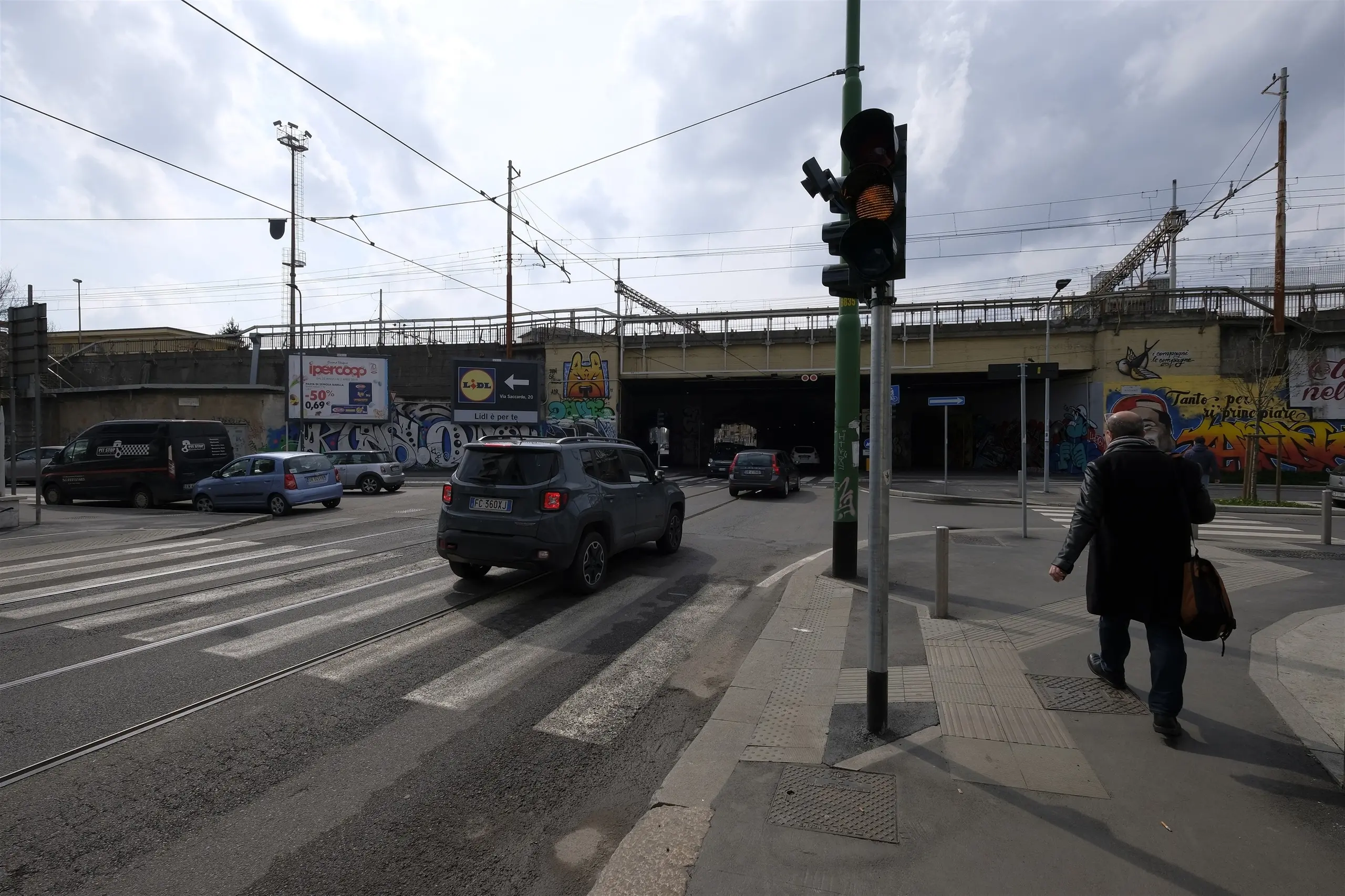 Milano, il semaforo della discordia? Subito disattivato