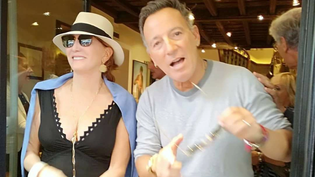 Bruce Springsteen fa shopping insieme alla moglie Patty Scialfa