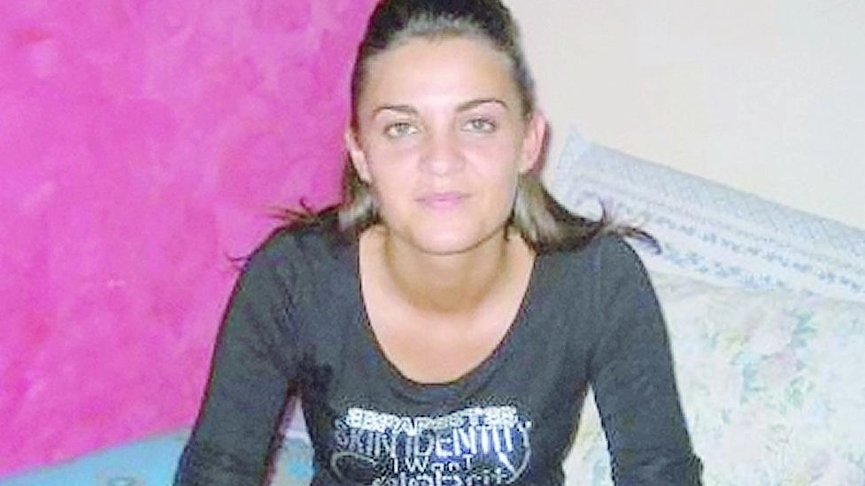 Francesca Manca morì a 29 anni per una overdose di cocaina Si riforniva in un campo rom, il padre lo sapeva perché l’aveva seguita più volte sperando di poterla salvare 