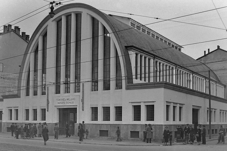 Il mercato coperto di viale Monza poco dopo l'inaugurazione nel 1953