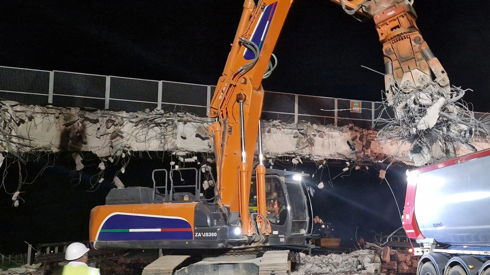 

"PAVIA: Vietiamo i sorpassi dei Tir sulla A21 per la sicurezza stradale" - Senato e Provincia di Pavia promuovono un tavolo di lavoro