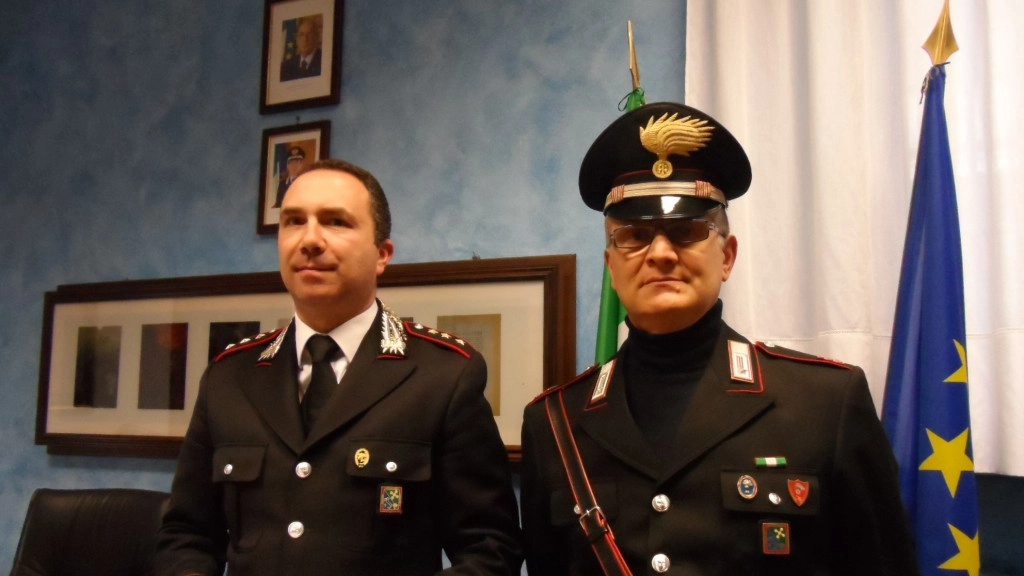 A sinistra, il capitano dei carabinieri Giuseppe Regina