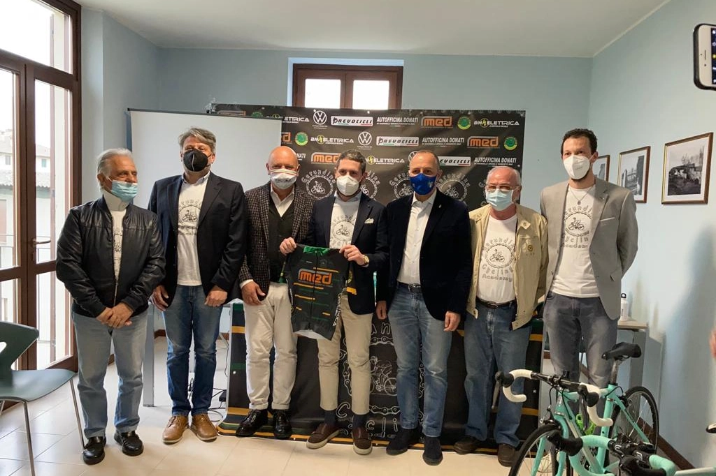 I partecipanti al "battesimo" dell'accademia ciclistica