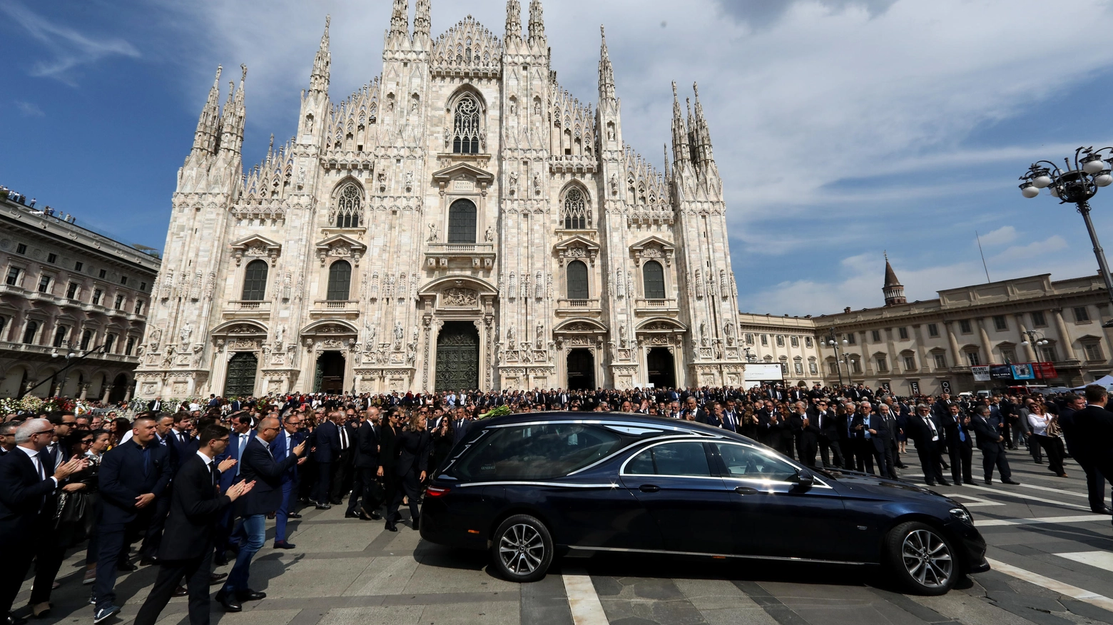 Funerali Berlusconi in piazza Duomo a Milano