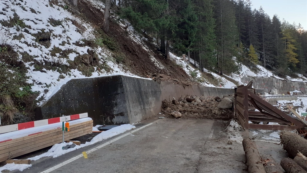 La strada del Bernina era interrotta da giorni per frana La strada del Bernina era interrotta da giorni per frana
