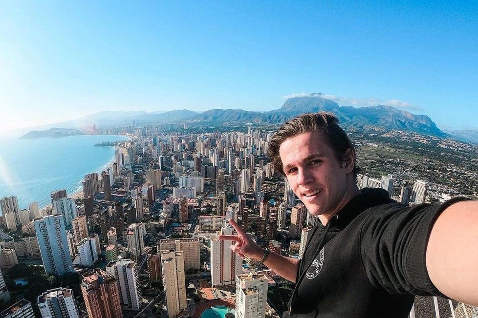 Un selfie sul vuoto