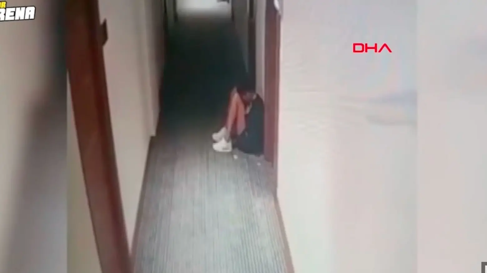 Julia Ituma nel corridoio dell'hotel poco prima della tragedia ripresa dalle telecamere (dal sito hurriyet.com)