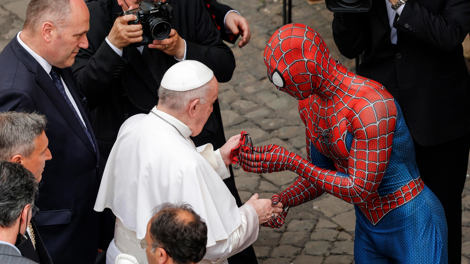 Papa Francesco incontra "Spiderman"