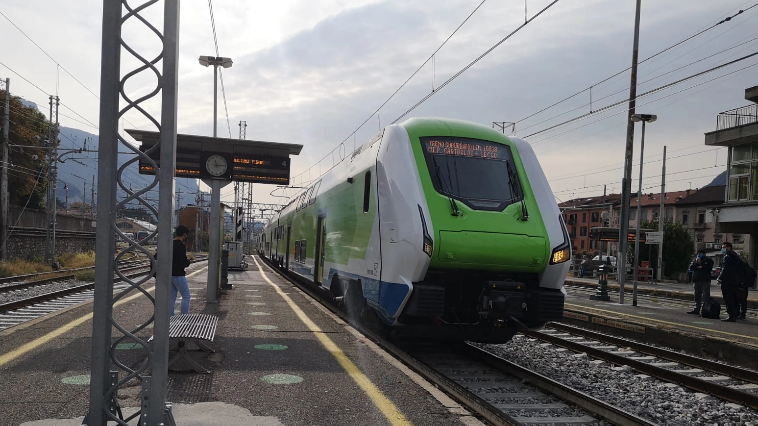 Uno dei nuovi treni Caravaggio di Trenord