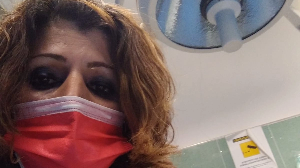 Adelina Sejdini in ospedale dopo essersi data fuoco a Roma