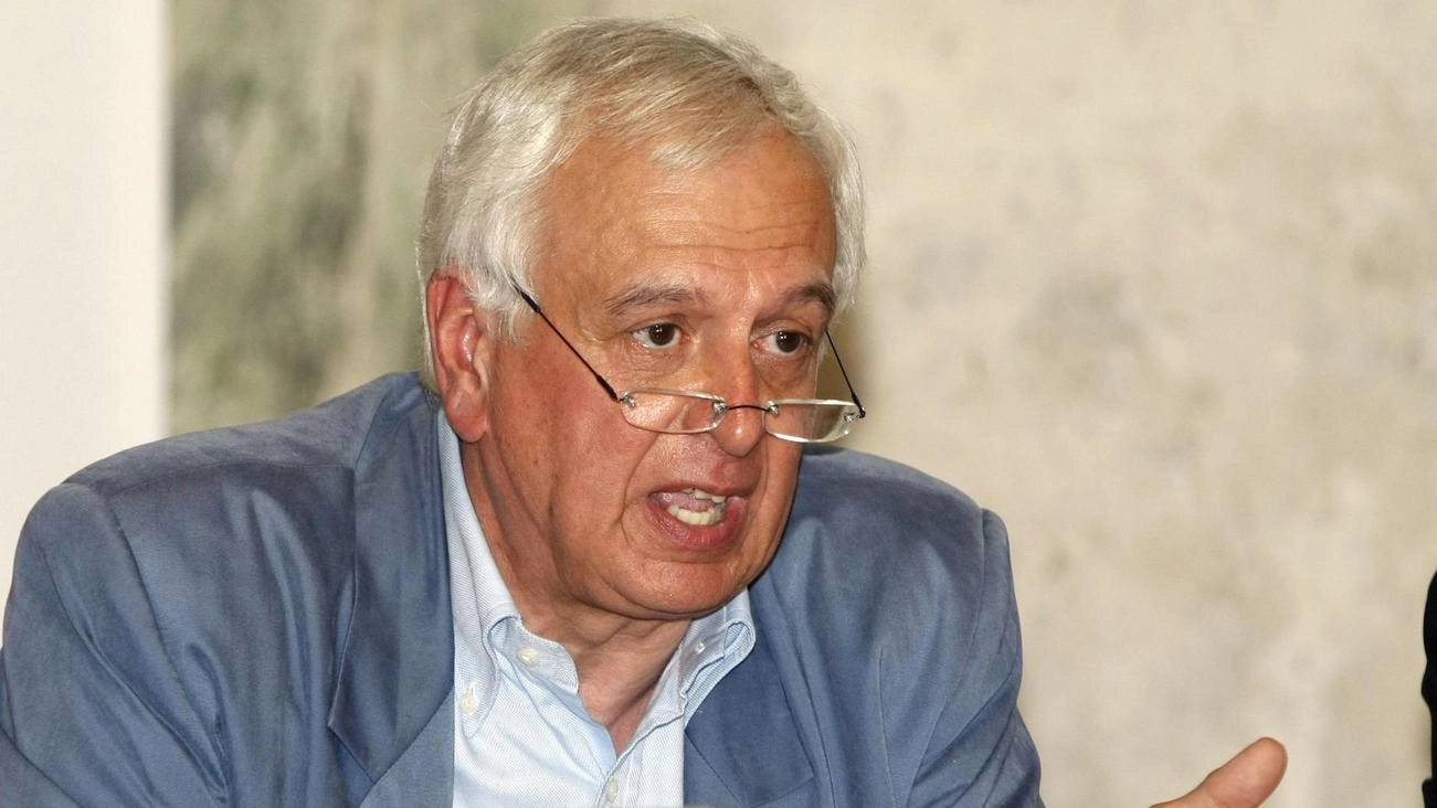 Divise sporche a processo. Cinque pesanti condanne Divise sporche a processo. Cinque pesanti condanne