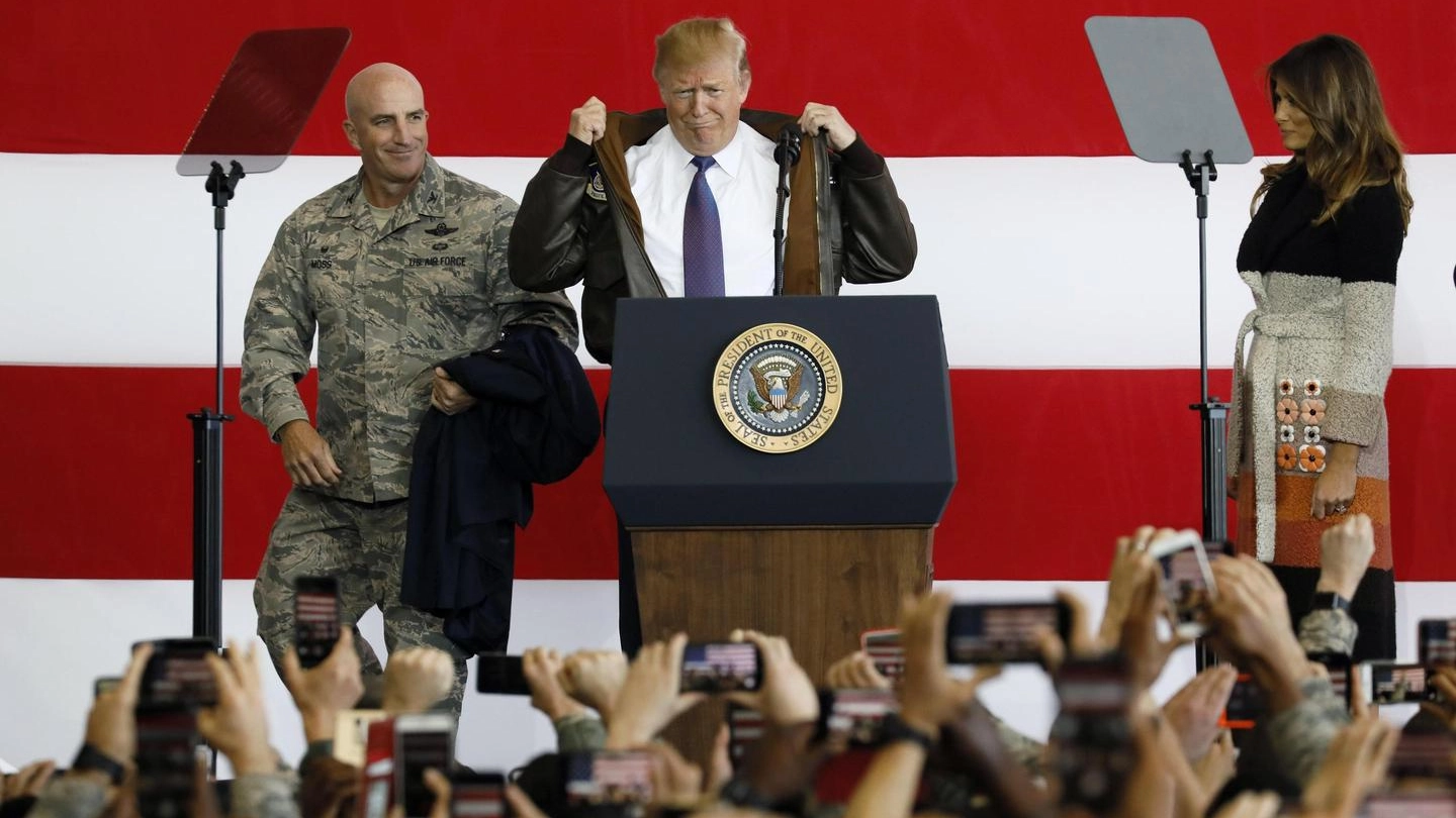 Trump parla alle truppe americane in Giappone (Ansa)