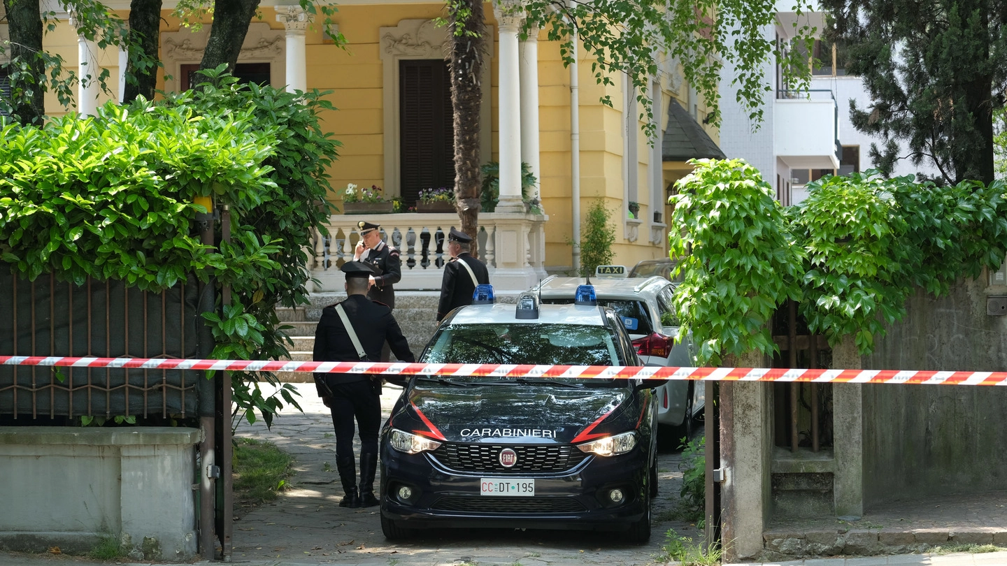 Carabinieri sul luogo del delitto (Spf)