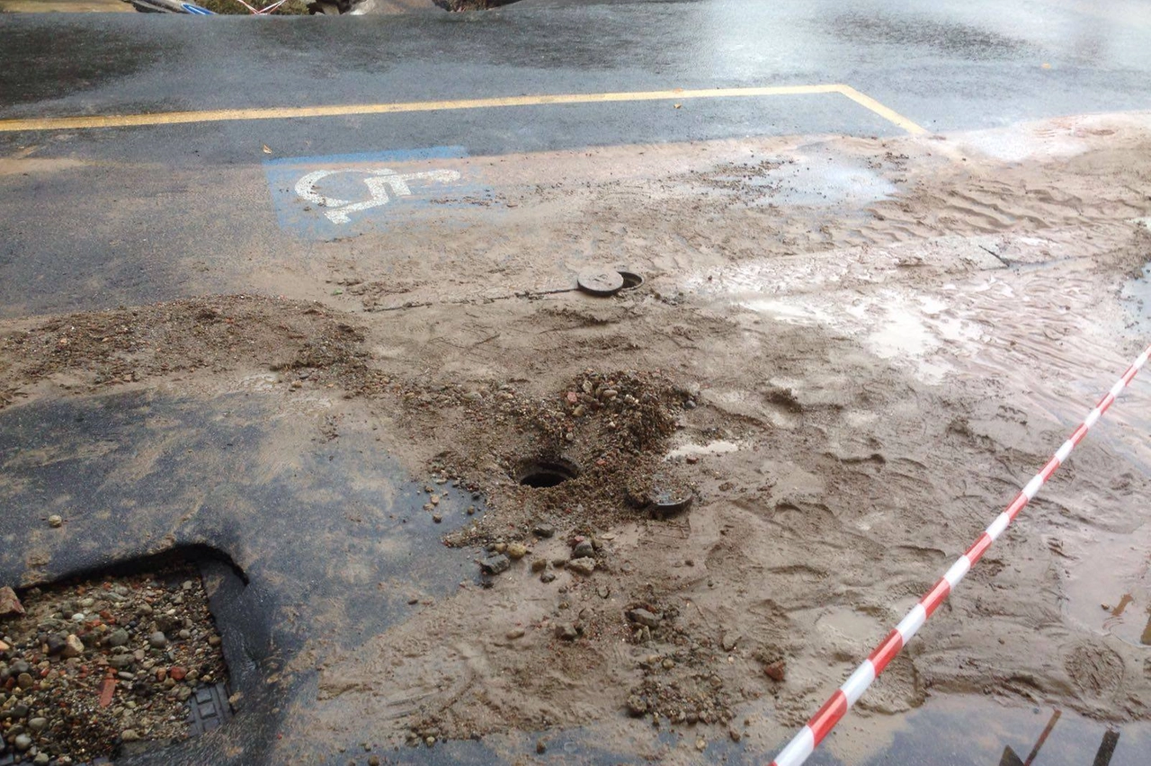 Tubatura rotta in via D'Alviano a Milano