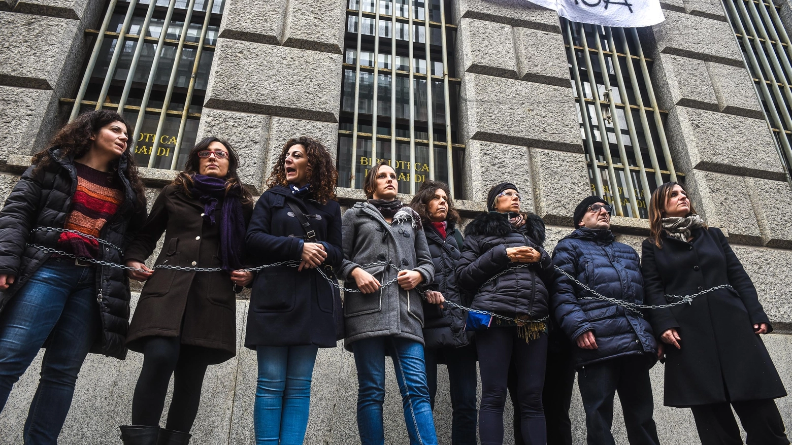 La protesta dei precari a Milano (Newpress)