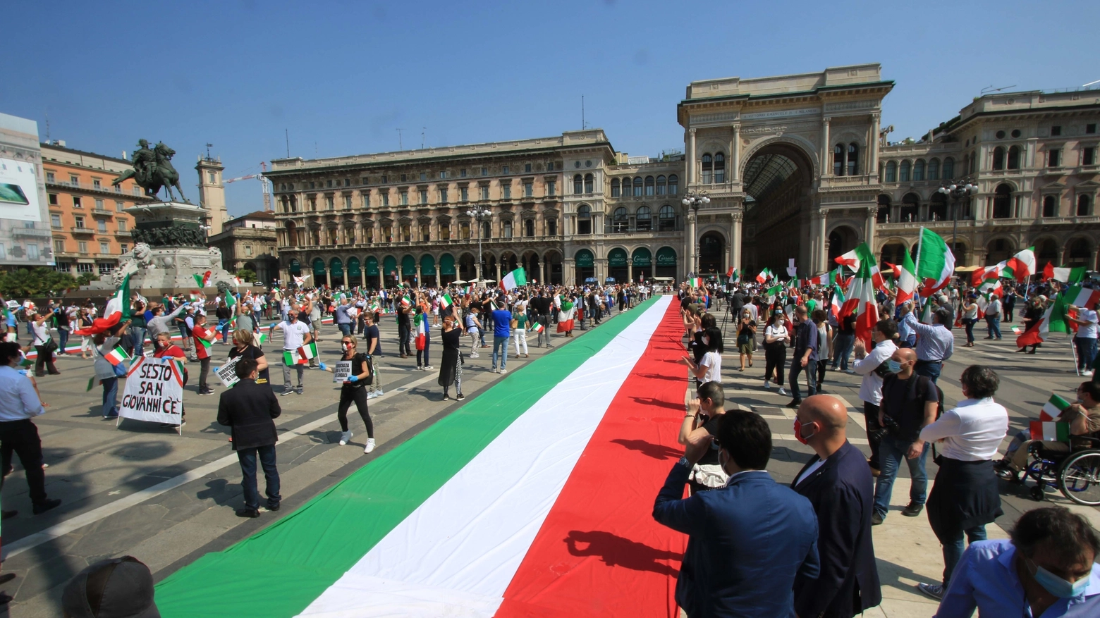 2 giugno, centrodestra in piazza Duomo a Milano
