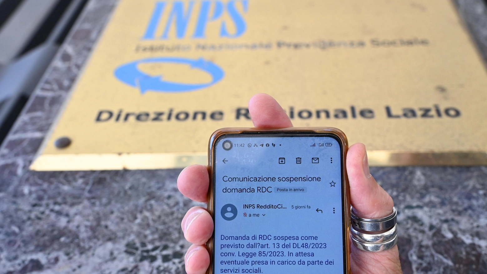 Sussidio di 350 euro al mese per la durata massima di un anno. Coinvolti 5.586 cittadini lombardi che dovranno rivolgersi ai Centri per l'impiego di riferimento