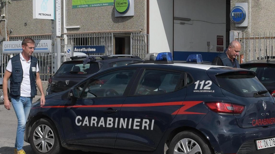 Cade dal tetto dell’officina. Operaio di 33 anni grave dopo un volo di 4 metri