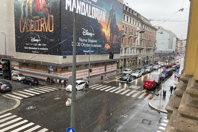 Primi fiocchi di neve anche a Milano