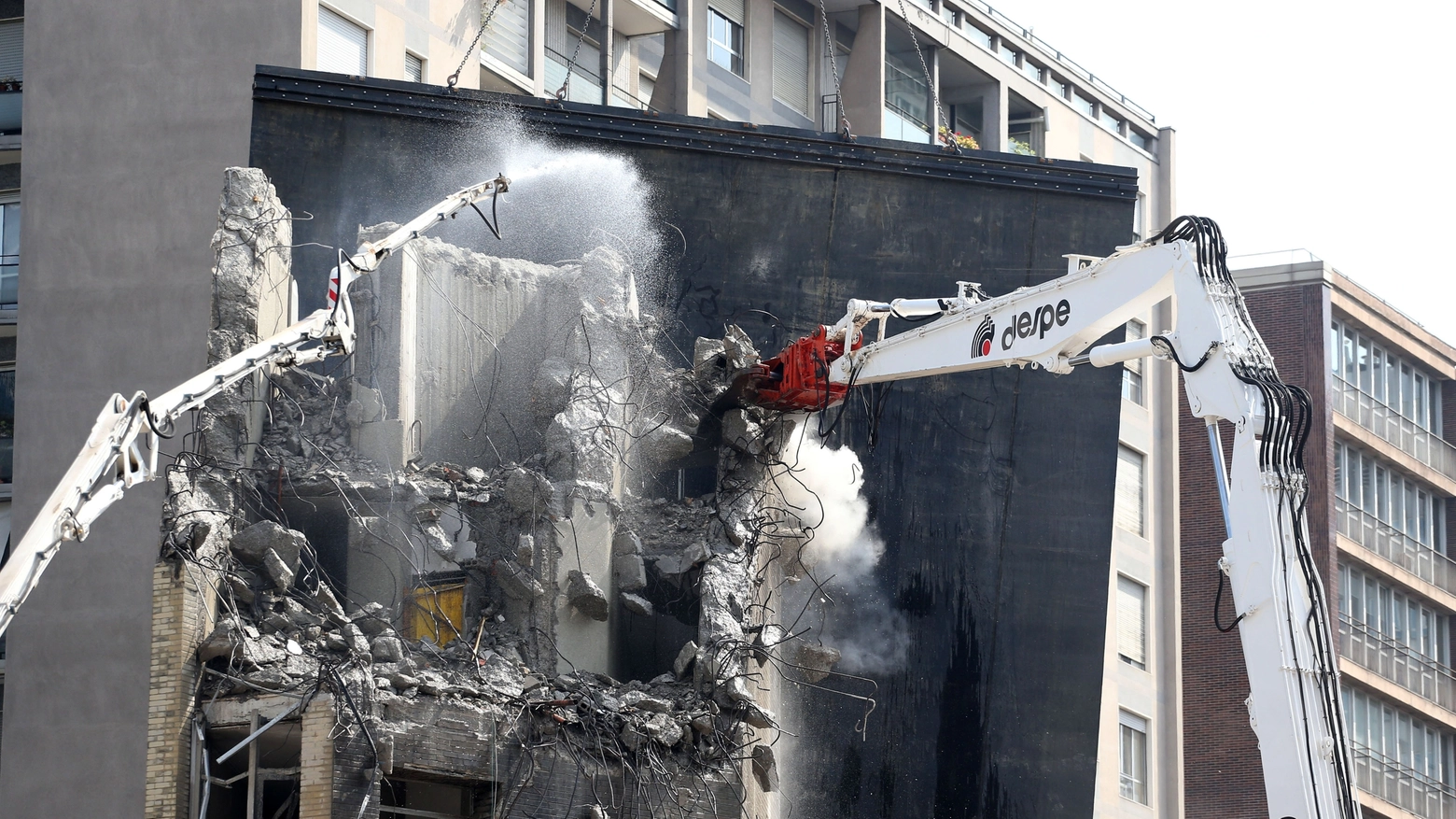 Demolizione ex palazzo Inps a Milano