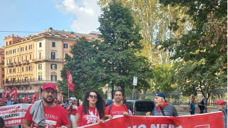 Lavoratori, studenti e disoccupati uniti: "Vita impossibile, serve una svolta" Lavoratori, studenti e disoccupati uniti: "Vita impossibile, serve una svolta"