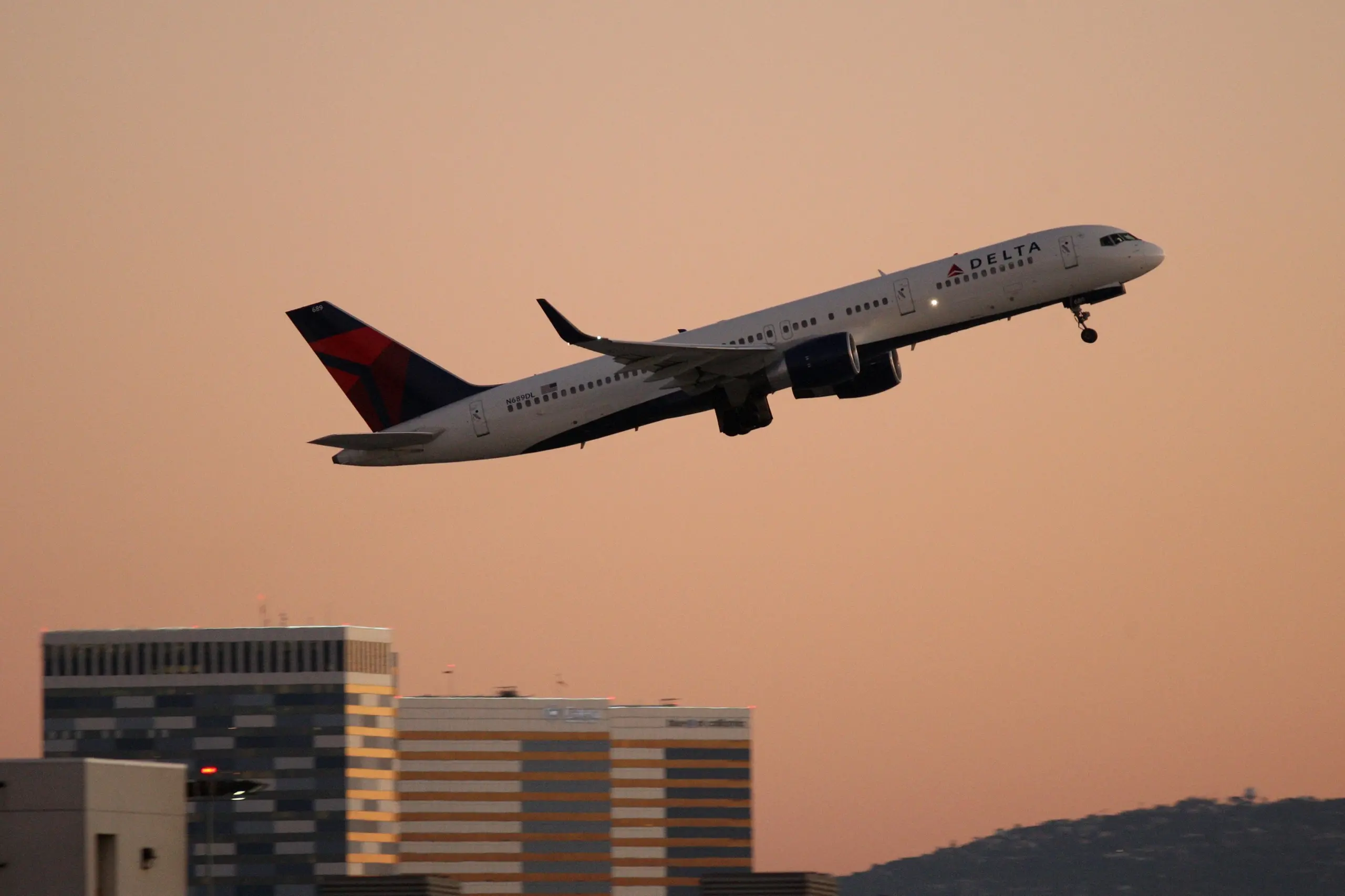 Computer Delta Airlines in tilt: disagi a Malpensa, registrazioni a mano