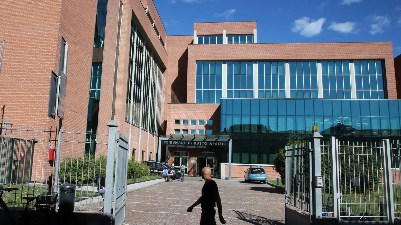 La rapina a una donna, l’incidente, la fuga Gorla Minore, arrestati due trentenni La rapina a una donna, l’incidente, la fuga Gorla Minore, arrestati due trentenni